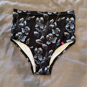 Pole Addict bottoms ~ size M ~